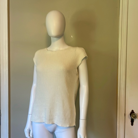 Zara Tops - Zara size large ribbed white cap sleeve shirt